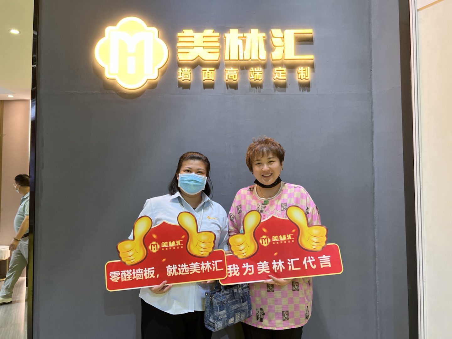 內(nèi)蒙古臨河區(qū)劉總，合作店簽約.jpg